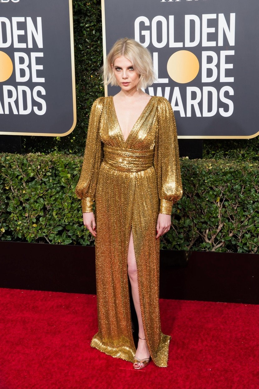 Lucy Boynton v obleki Celine and petah Nicholas Kirkwood