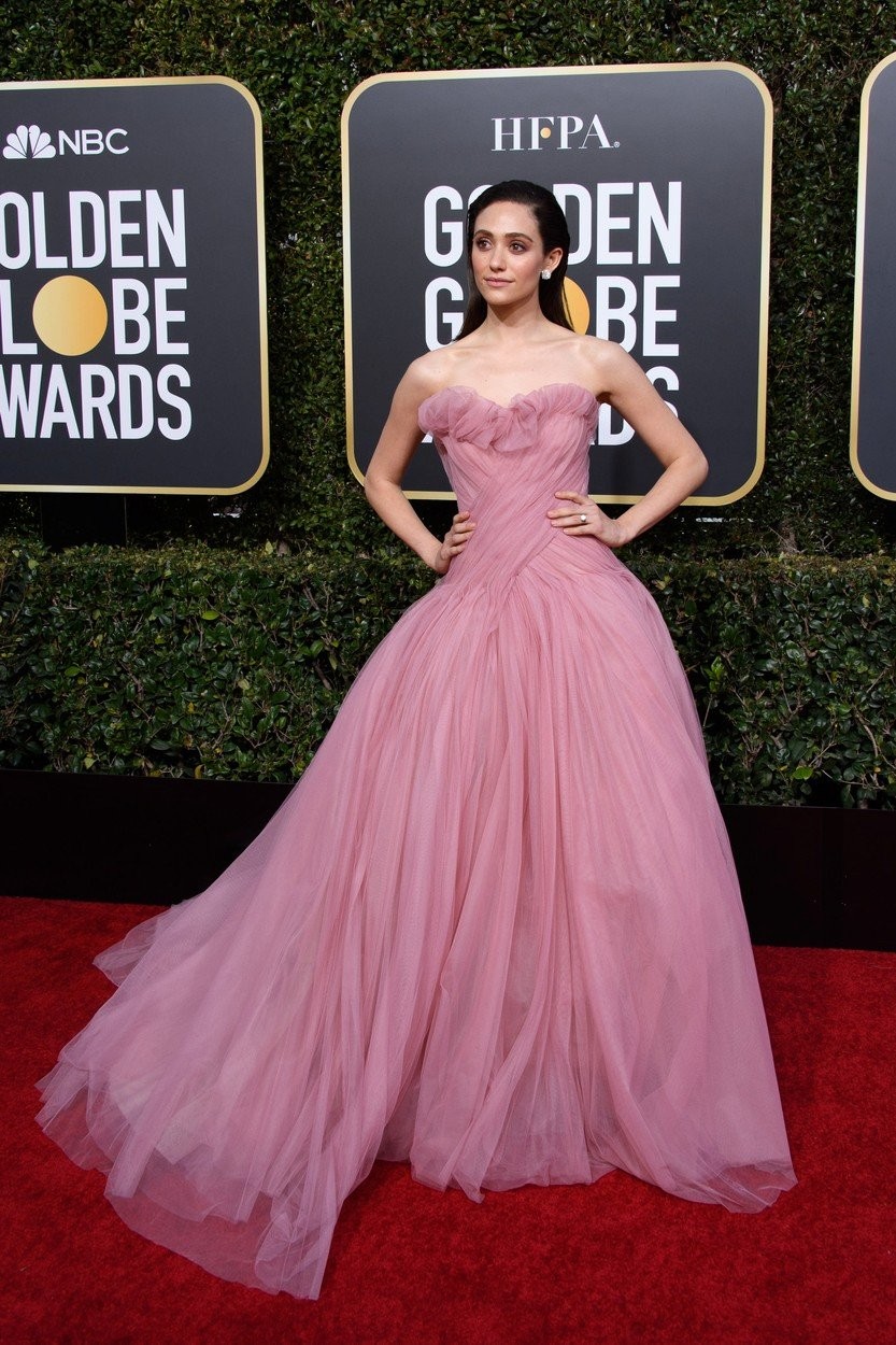 Emmy Rossum v obleki Monique Lhuillier in čevljih Roger Vivier