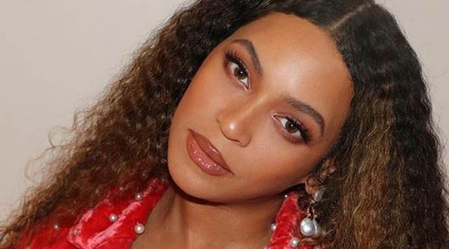 Uau! Beyoncé nas je osupnila z drznimi kitkami! (foto: Profimedia)