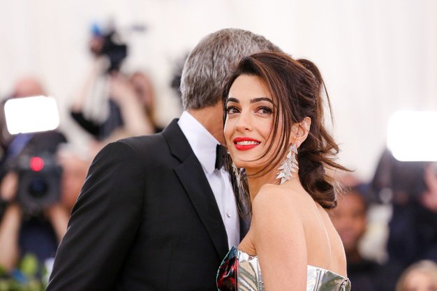Poglejte najlepše stajlinge Amal Clooney ...