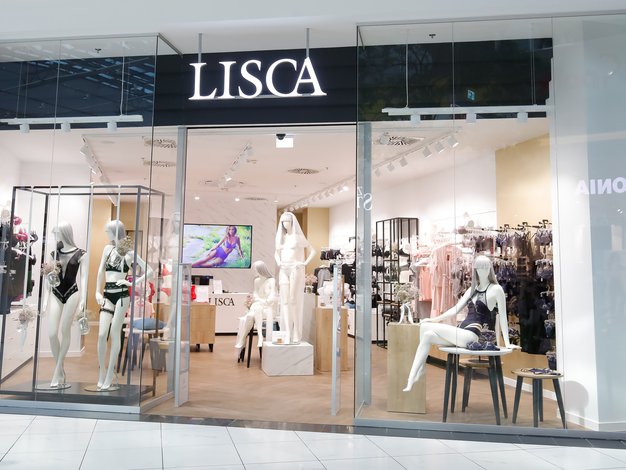 Poglejte, katera znana Slovenka se je mudila na otvoritvi nove trgovine Lisca - Foto: Lisca