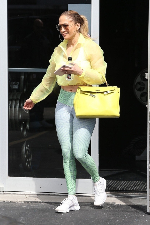 Jennifer Lopez obožuje ta preprost modni kos!