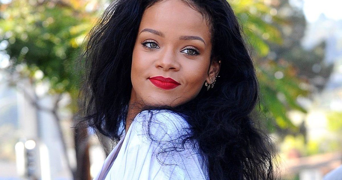 Rihanna Rizee Rihanna je nosila outfit, o katerem sedaj govorijo vsi - Elle.si