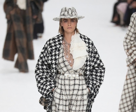 Oglejte si poslednjo kolekcijo Karla Lagerfelda za Chanel