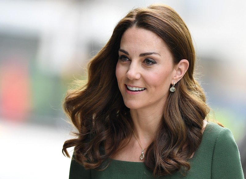 Ta pomladni pulover Kate Middleton morate imeti v vaši garderobi (foto: Profimedia)