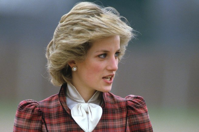 "Gledali so jo, kot da je nora": Kako je princesa Diana kraljevi družini pokvarila božič z le enim vprašanjem