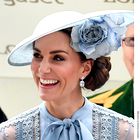 Kate Middleton uporablja ta genijalni trik, ki poskrbi, da se ji čevlji ne sezuvajo