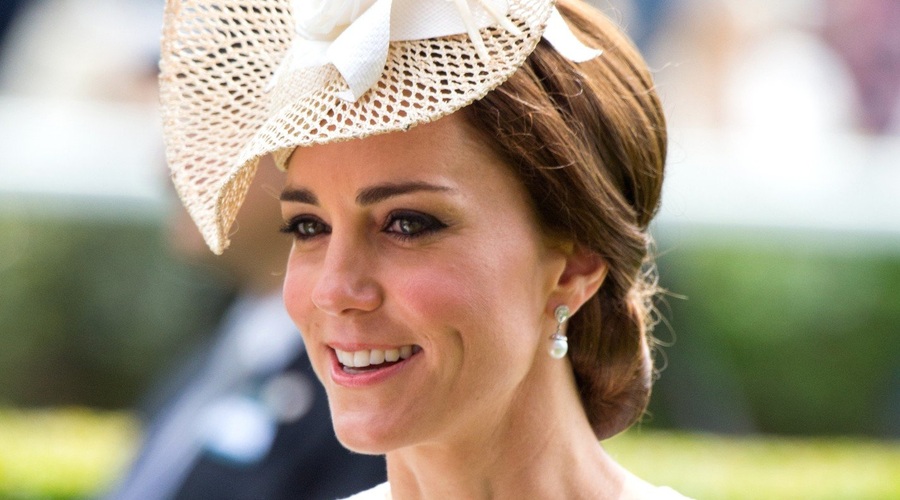 To je ključni modni dodatek Kate Middleton! Poglejte, kje najti dostopne različice (foto: Profimedia)