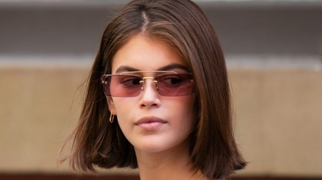 Kaia Gerber v letu 2020 prisega na ta klasična sončna očala