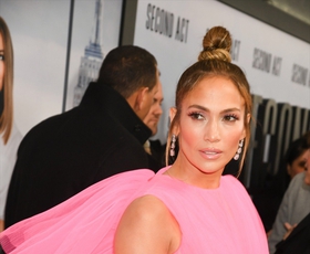 Našli smo ugoden izdelek za sijočo kožo, ki ga obožuje Jennifer Lopez