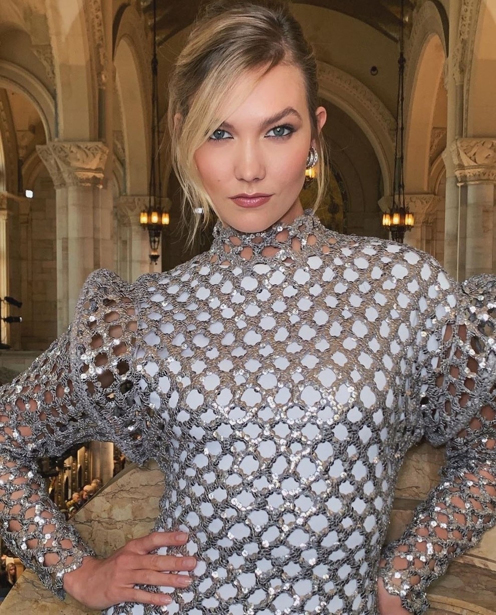 Karlie Kloss: L'Oréal Paris, Volume Million Lashes ​​​​​​​ Kot obraz L'Oréala je Karlie zvesta znamki. Prisega na maskaro Volume Million …