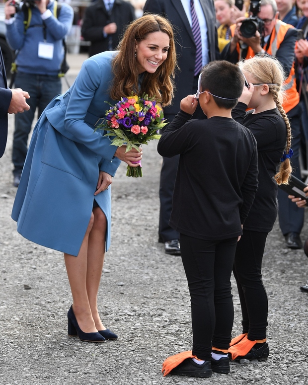 Kate Middleton nas je očarala v čudovitem jesenskem stajlingu