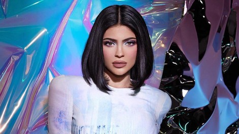 Kylie Jenner je zaradi hude bolezni izpustila pariški teden mode (vse, kar vemo)