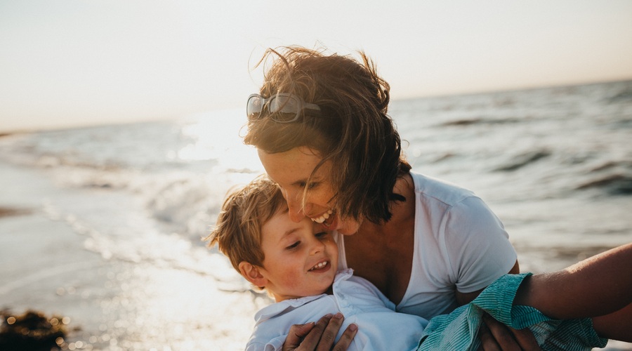 Ženske, rojene v teh znamenjih, so najbolj zabavne tete (foto: Unsplash/ Xavier Mouton Photographie)