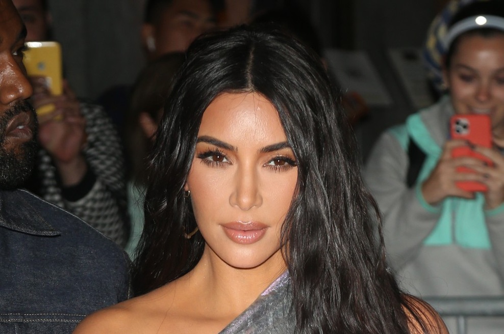 To so edine hlače, ki jih potrebujete ta trenutek, narekuje Kim Kardashian (foto: Profimedia)