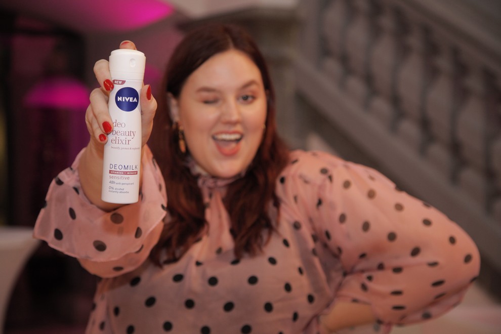 Cosmo novinarka in kolumnistka Nataša Mernik se je navdušila nad NIVEA Beauty Elixir DEOMILKom, ki je bil tudi sponzor v …