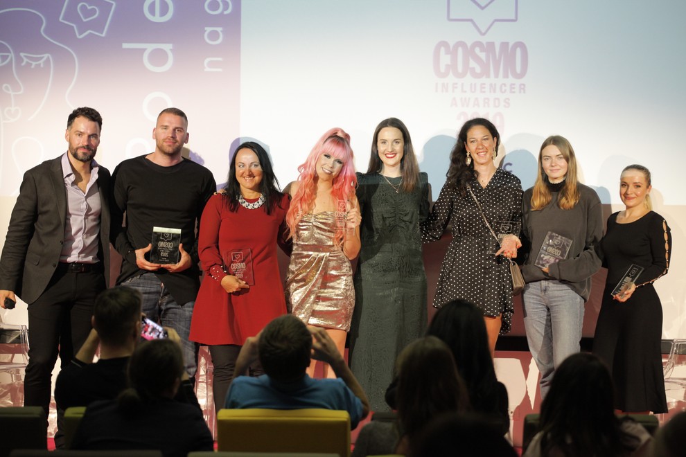 Zmagovalka Cosmo Influencer Awards 2019, Nika Zorjan ter zmagovalke kategorij v družbi z urednico revije Cosmopolitan Ajdo Hovnik Plešej in …