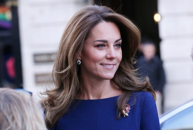 Kate Middleton nas je očarala v prelepi modri obleki (foto: Profimedia)