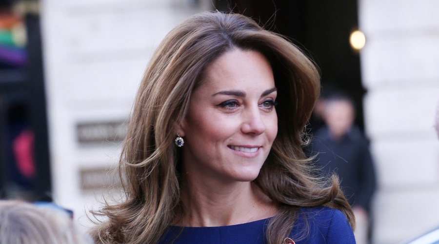 Kate Middleton nas je očarala v prelepi modri obleki (foto: Profimedia)