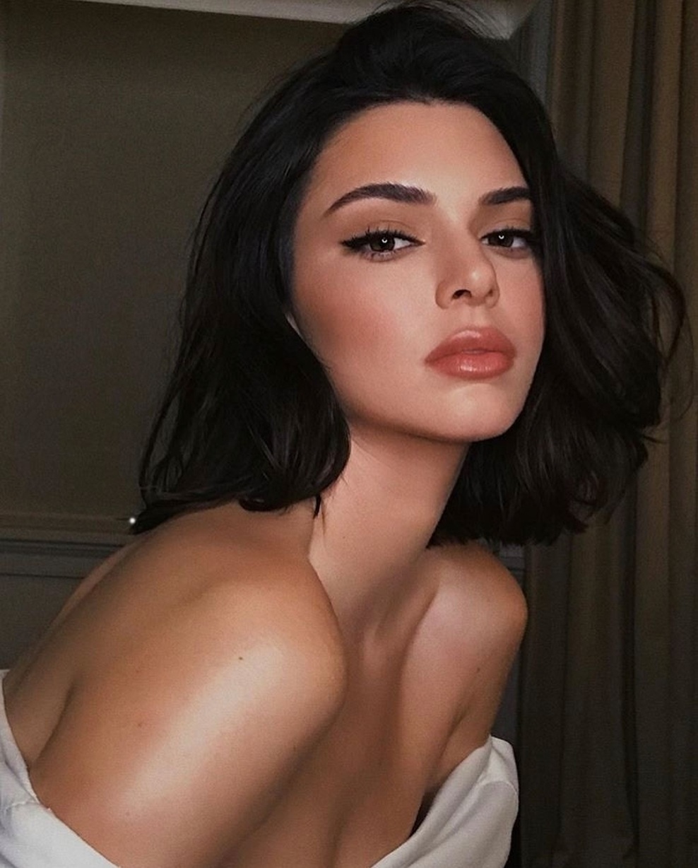 Kendall Jenner nosila najbolj oprijeto mini oblekico doslej (foto: Profimedia)