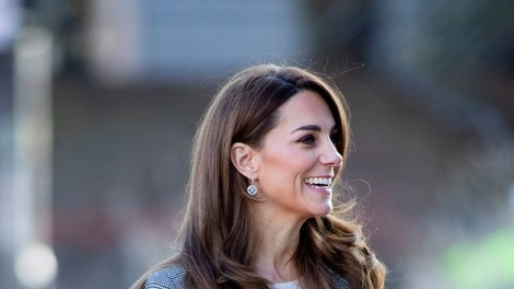 Kate Middleton nas je očarala z božičnim stajlingom