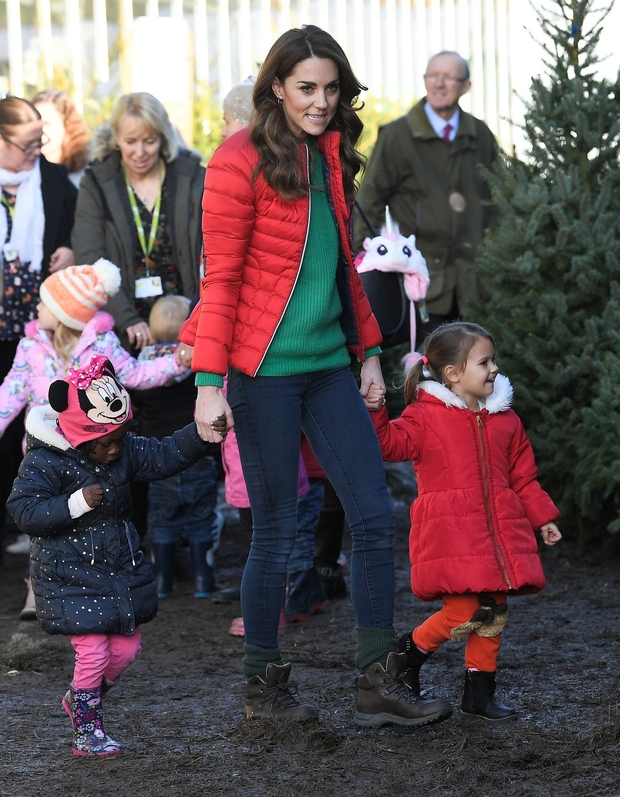 Kate Middleton je našla popoln outfit za sproščene praznike