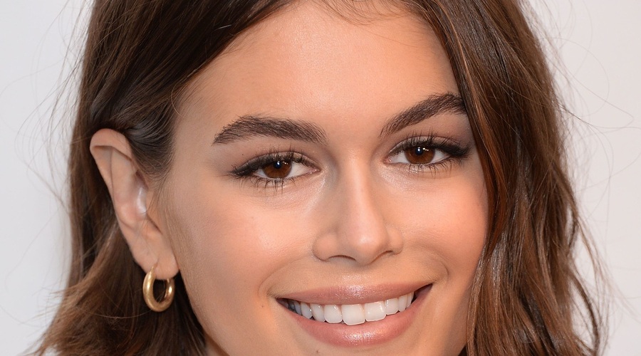 Kaia Gerber osupnila v romantičnem krilu (foto: Profimedia)