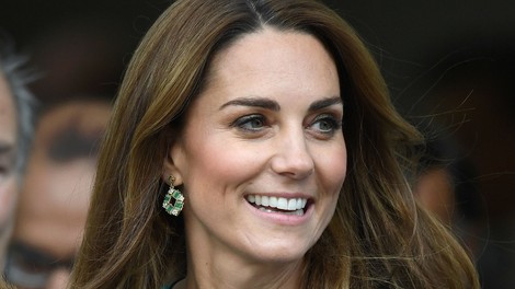 Kate Middleton očarljiva v vzorčasti obleki