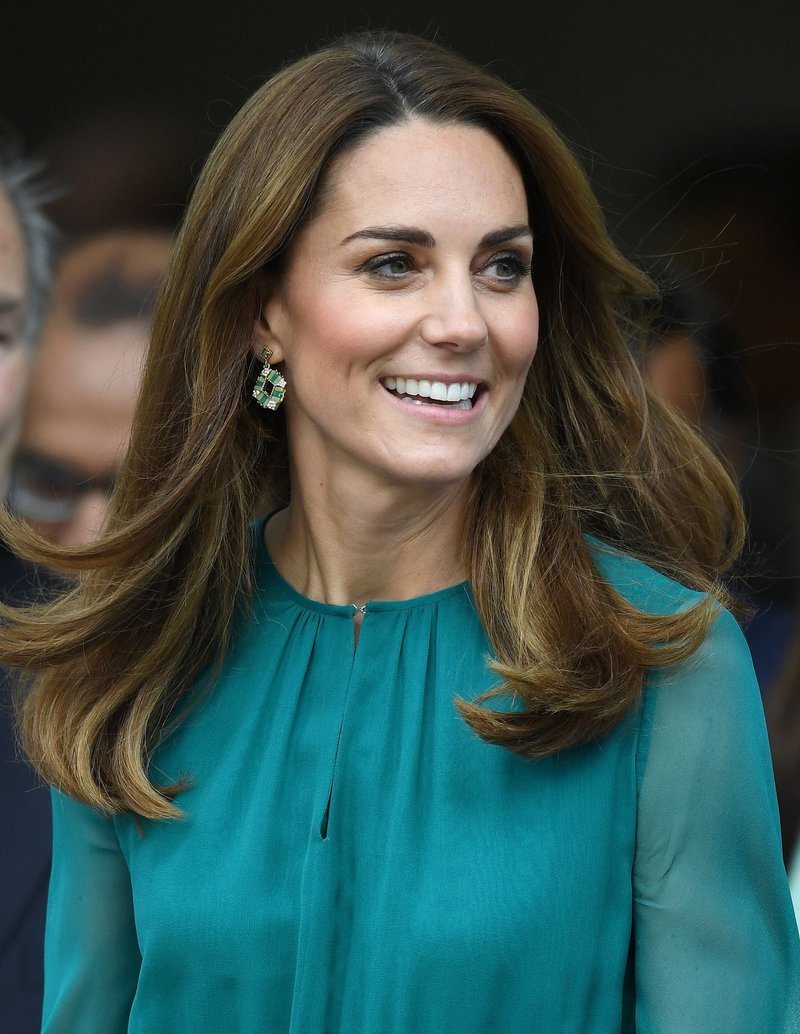 Kate Middleton očarljiva v vzorčasti obleki (foto: Profimedia)