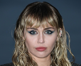 Miley Cyrus ima novo kratko pričesko, ki spominja na pričesko princese Diane