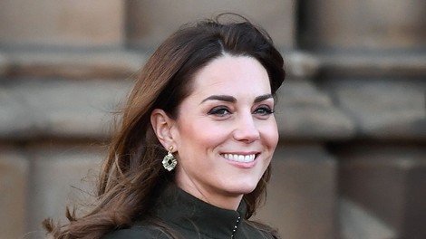 Kate Middleton je nepričakovano stopila iz stanovanja in pokazala najlepšo obleko letošnjega poletja