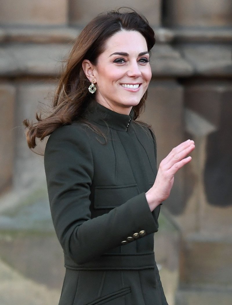Kate Middleton je nepričakovano stopila iz stanovanja in pokazala najlepšo obleko letošnjega poletja (foto: Profimedia)