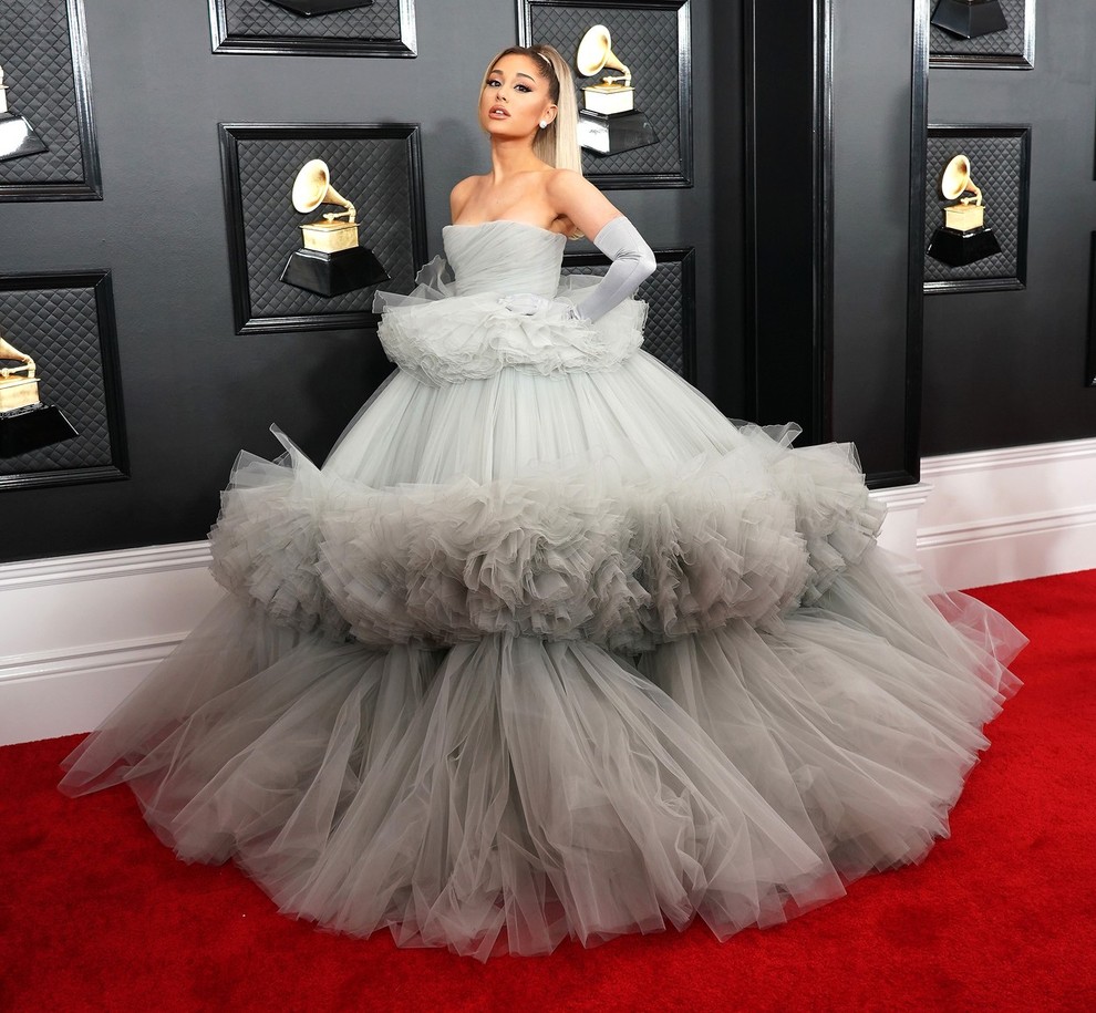 Ariana Grande v Giamabattista Valli