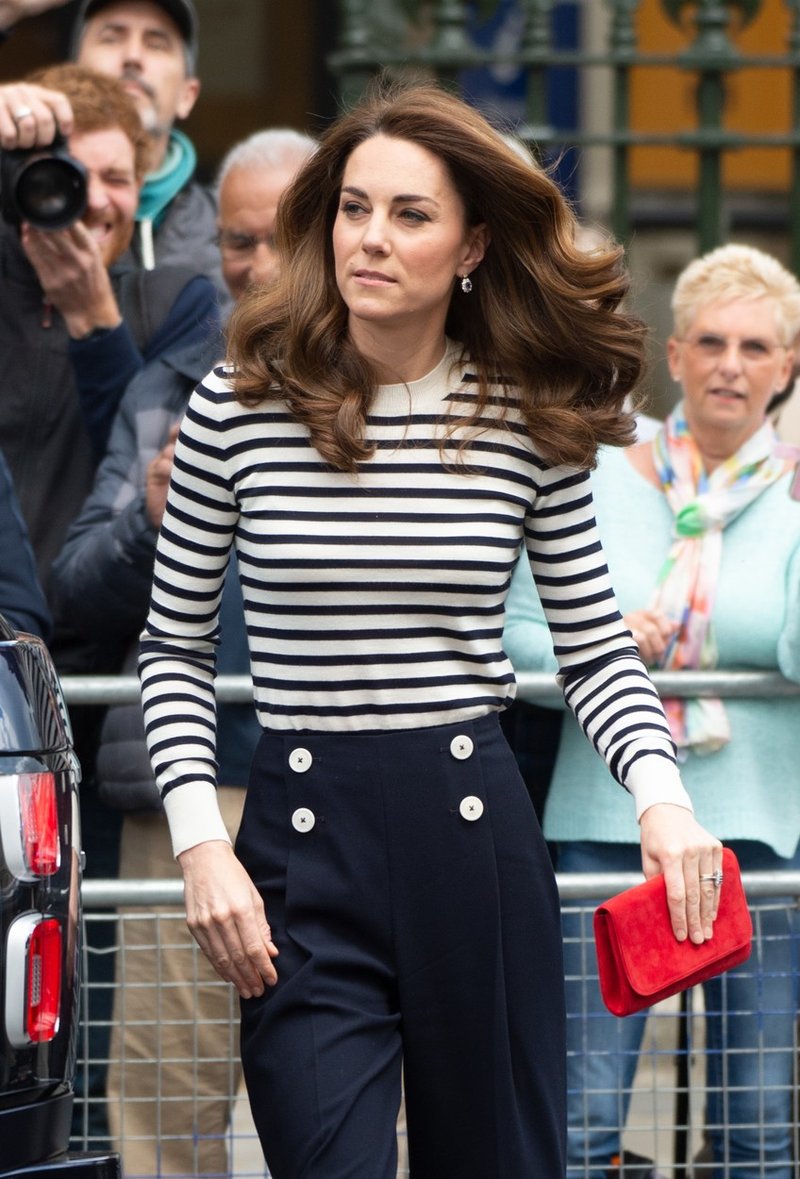 Kate Middleton sedaj prisega na to majico, ki nikoli ne gre iz mode (foto: Profimedia)