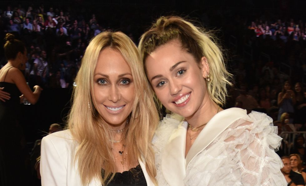 Tish Cyrus in Miley Cyrus