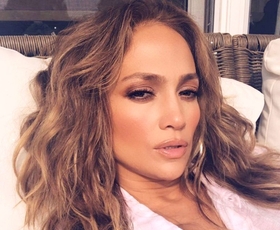 Obožujemo jesensko manikiro Jennifer Lopez