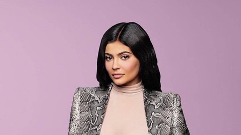 Forbes je Kylie Jenner odvzel naziv miljarderke in jo obtožil "mreže laži"