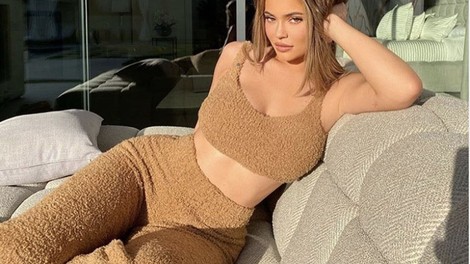 Ne boste verjeli, koliko stane pižama Kylie Jenner