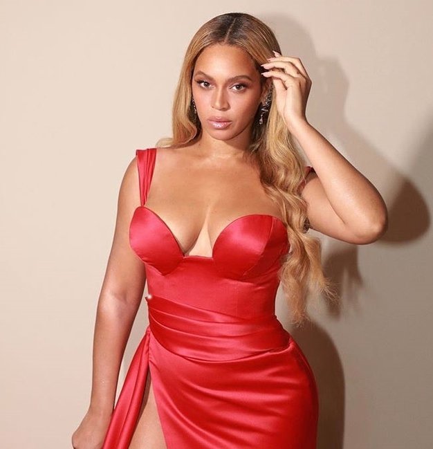 Beyoncé je na podelitvi nagrad BET nosila čudovit stajling - Foto: Profimedia