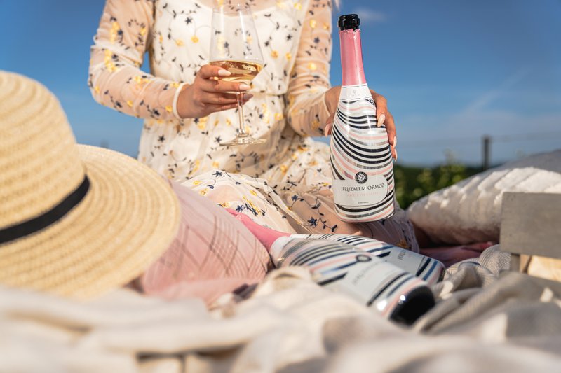 Pozabite na džin tonik, Elle dekleta se to poletje navdušujemo nad to pijačo (foto: PROMO)