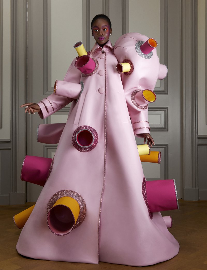 Modna hiša Viktor&Rolf navdušuje z novo kolekcijo Haute Couture s pridihom humorja (foto: Viktor&Rolf)