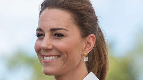 To je preprost detajl, s katerim Kate Middleton popestri večino svojih stajlingov