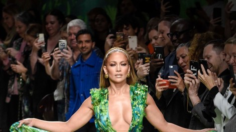 Jennifer Lopez danes praznuje 52. rojstni dan! To so njeni najlepši trenutki z rdečih preprog