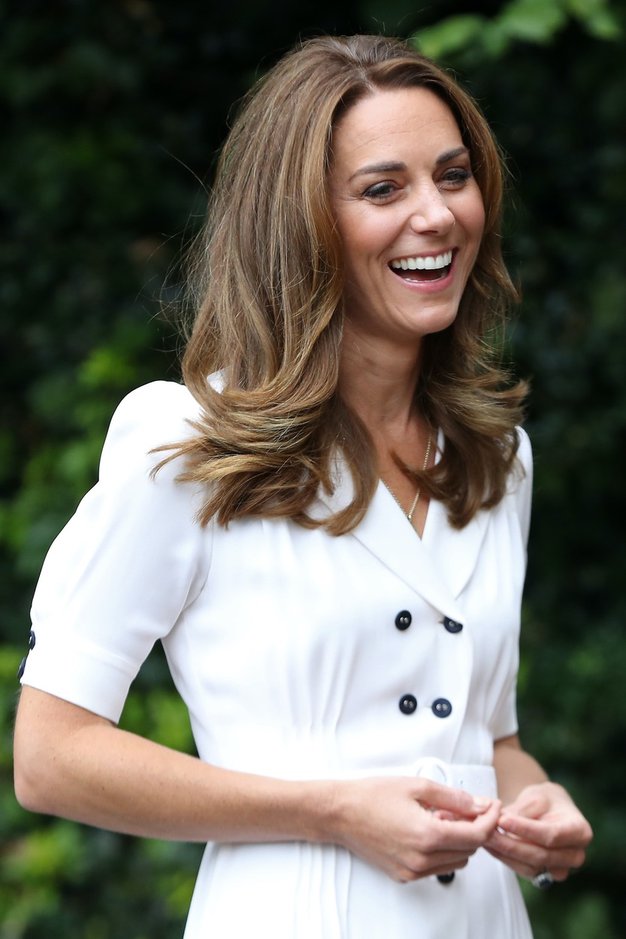 Kate Middleton nas je pravkar očarala v čudoviti beli obleki - Foto: Profimedia