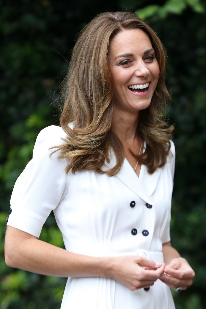 Kate Middleton nas je pravkar očarala v čudoviti beli obleki (foto: Profimedia)