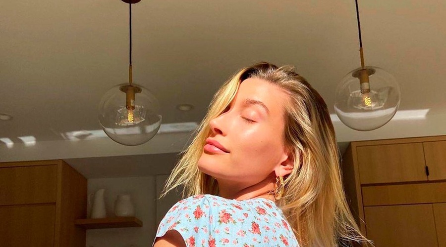 Hailey Bieber je pravkar nosila kopalke, narejene iz brisače (foto: Profimedia)