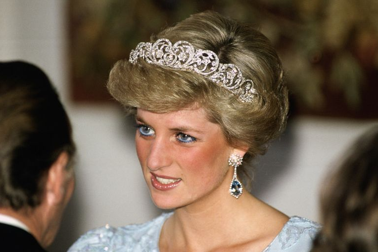 Nikoli ne uganete, zaradi katerega prikupnega razloga princesa Diana skoraj ni oblekla ene svojih ikoničnih oblek (foto: Profimedia)