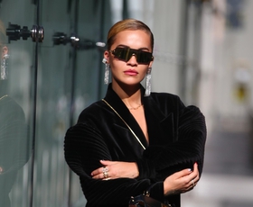 Rita Ora nas je v Milanu navdušila s tem outfitom