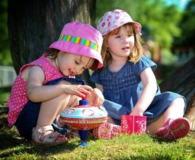 5 razvojnih stopenj sklepanja prijateljstev med otroki