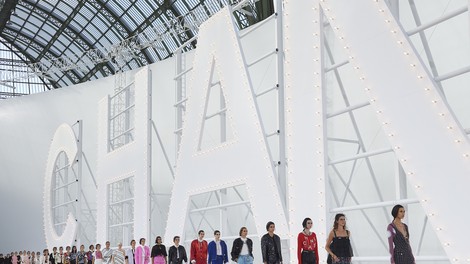 Vse, kar morate vedeti o novi kolekciji Chanel za pomlad in poletje 2021